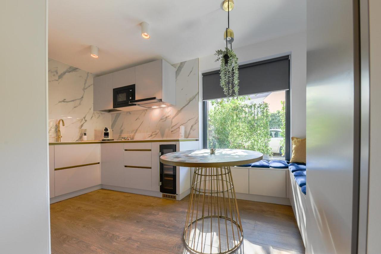 Designer Apartment In The City Center Cluj-Napoca Exteriör bild